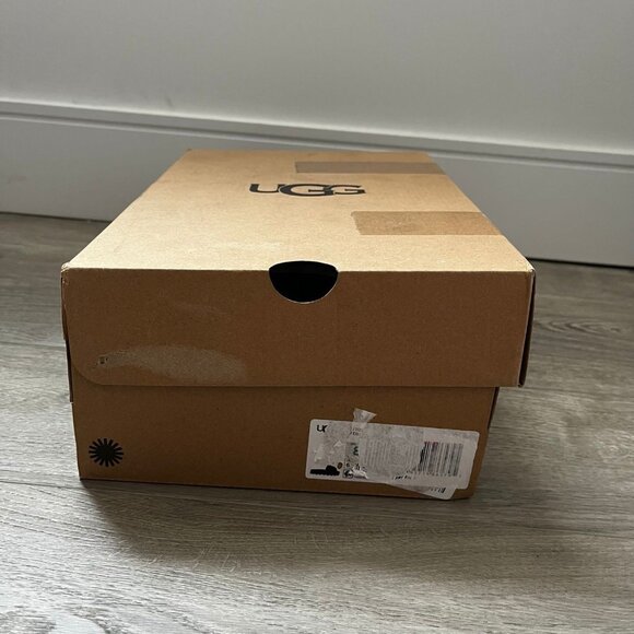 UGG Cozetta Curly Slide – Women’s Size 8 – Black – NEW with Light Try-On Marks - Picture 9 of 9